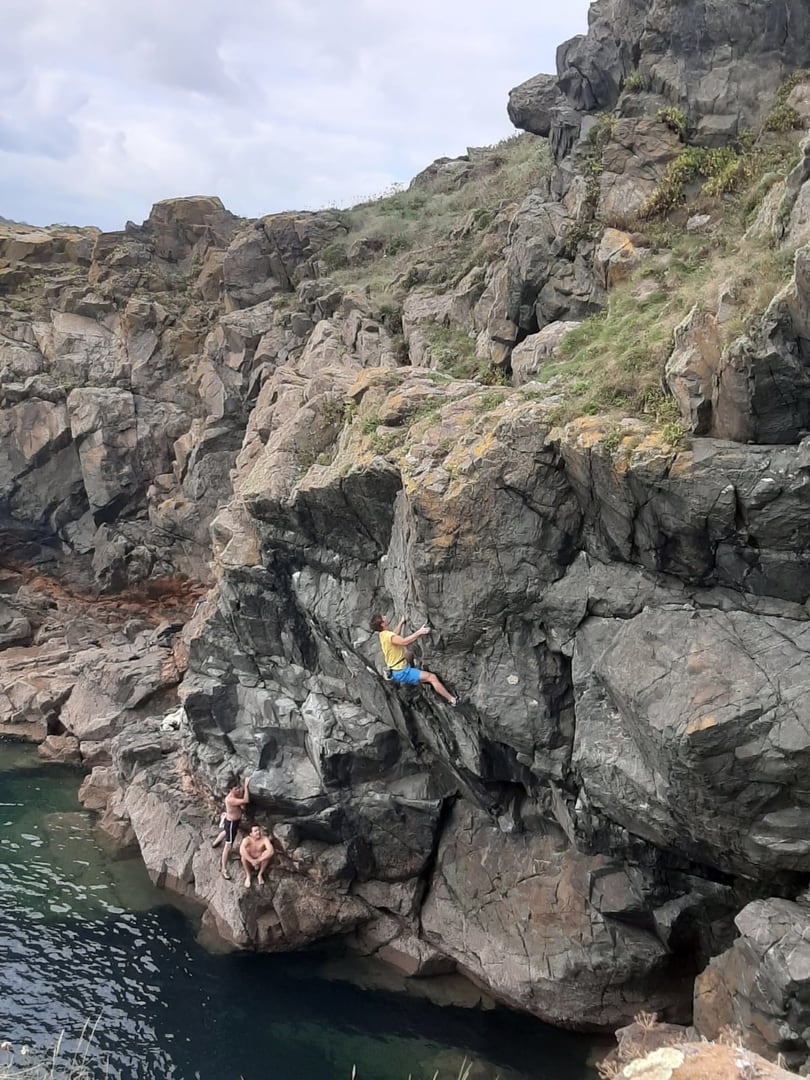 Deep Water Soloing in south Cornwall with Kernow Coasteering. Exploring Coasteering in Fowey, Looe, and Mevagissey