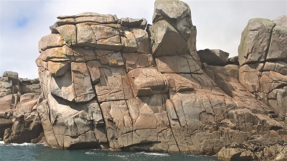 The Monk's Cowl, home to multi-pitch rock climbing on the Isles of Scilly