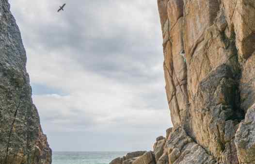 Climbing Suamico, and E3 rock climbing route at Green Bay, Porthcurno, Cornwall