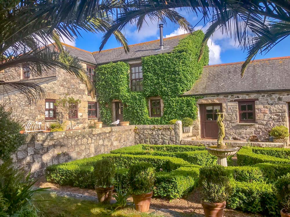Endovean Farmhouse, Kernow Coasteering's recommended choice for accomoodation in Perranuthnoe