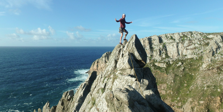 Sea cliff climbing on Commando Ridge, Cornwall
